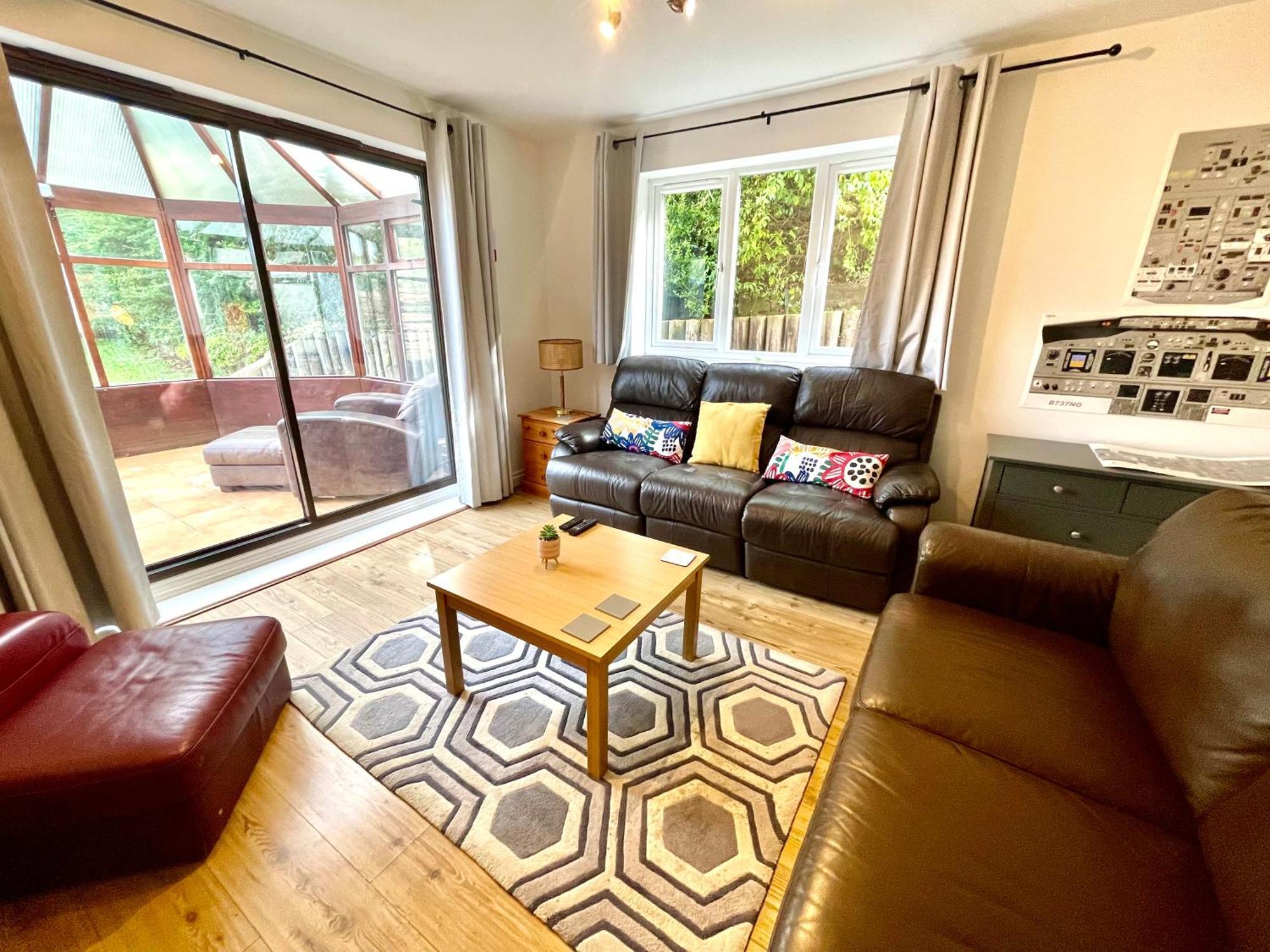 Large 5 Bed Detached House Near Stansted Airport With Parking For 2 Vehicles! Stansted Stays Stansted Mountfitchet Exterior foto